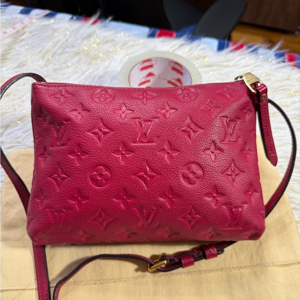Louis Vuitton Twice Empreinte Messenger sling Fushia Pink w/ Duster & Card auth. - Picture 8 of 16